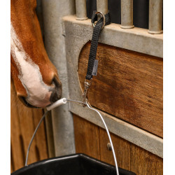Suporte funcional para balde pedra de lamber e brinquedo para cavalos