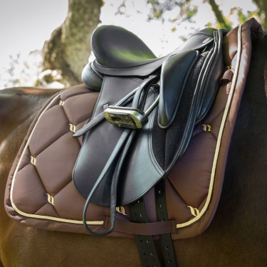 Almofada de Selim Dressage Night Collection Back On Track Café Castanho
