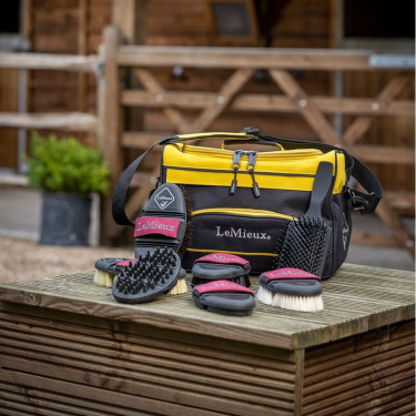 Bolsa de limpeza LeMieux ProKit Lite Grooming Dijon Amarelo Bolsa de limpeza LeMieux ProKit Lite Grooming Dijon Amarelo