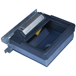 Bebedouro Polybac 25 M simples com borda interna e suporte de fixação La Gée