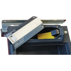 Bebedouro Polybac 25 M simples com borda interna e suporte de fixação La Gée