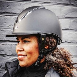Capacete EQ3 Pardus smooth Back on Track com catraca Capacete EQ3 Pardus smooth Back on Track com catraca