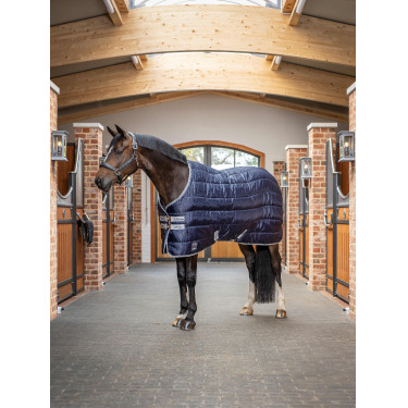 Cobertura LeMieux Arika Stable-Tek 100 g Azul-marinho Cobertura LeMieux Arika Stable-Tek 100 g Azul-marinho