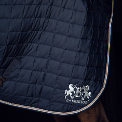 Cobertura de estábulo B Vertigo Theo 150 g Azul-marinho escuro Cobertura de estábulo B Vertigo Theo 150 g Azul-marinho escuro